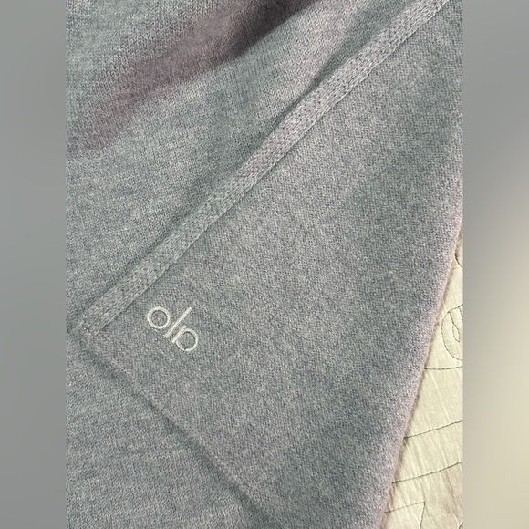 NEW Alo Yoga Oversized Merino Wool Scarf Hazy Heather Grey NWT - Picture 4 of 8